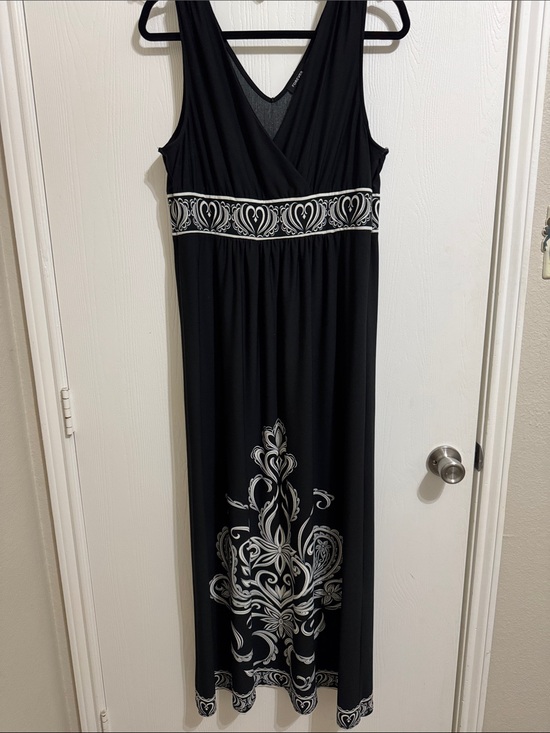Forever 21 Dresses & Skirts - Forever Boho Black Maxi Dress V Neck Sleeveless Empire Waist Floral Motif XL